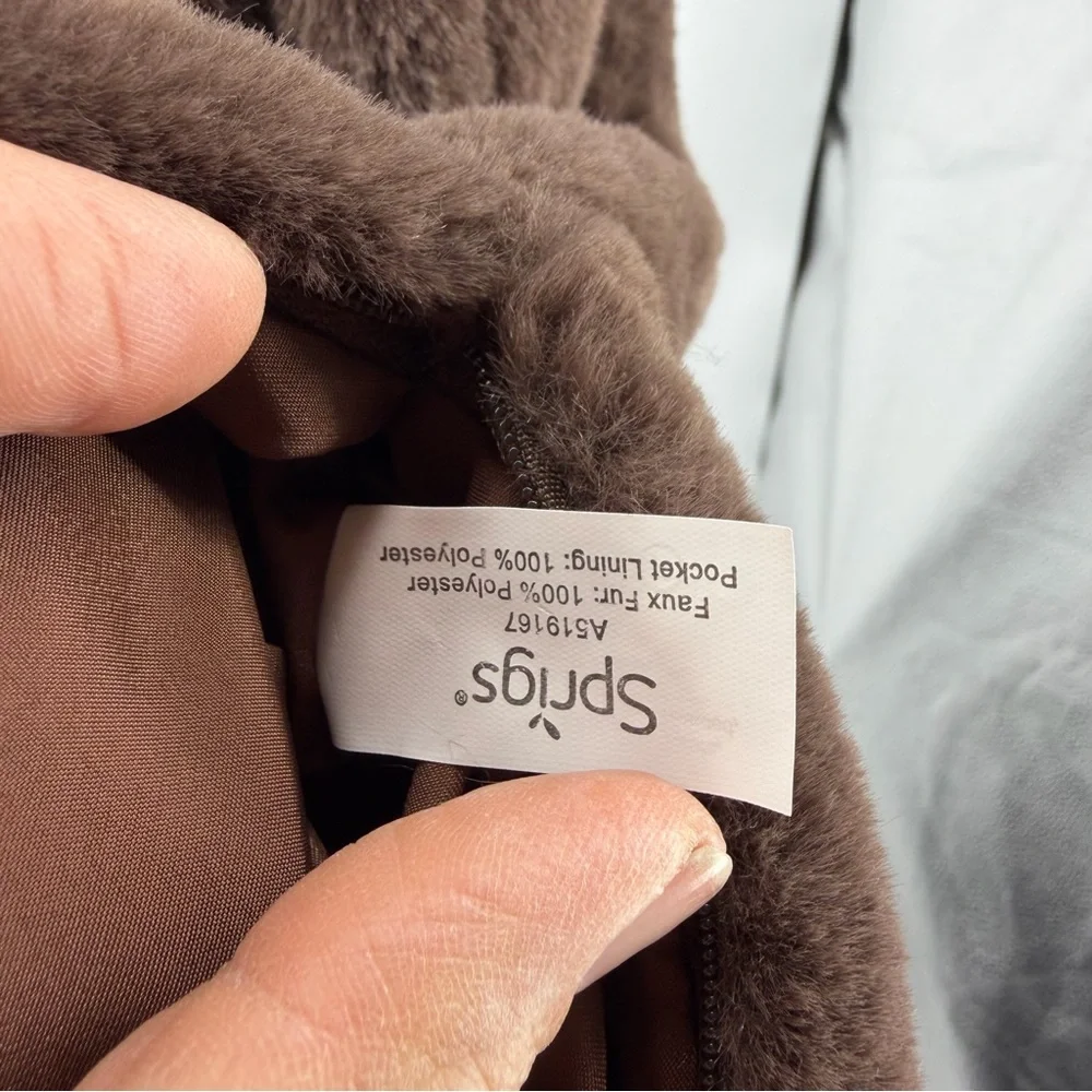NEW Sprigs Faux‎ Fur Scarf w/ Zippered Pocket 2.0- brown